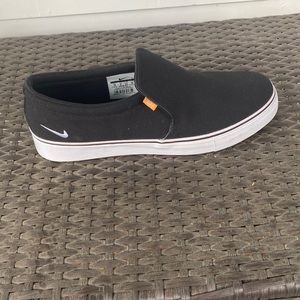 Brand Nike. Size 10. Color black